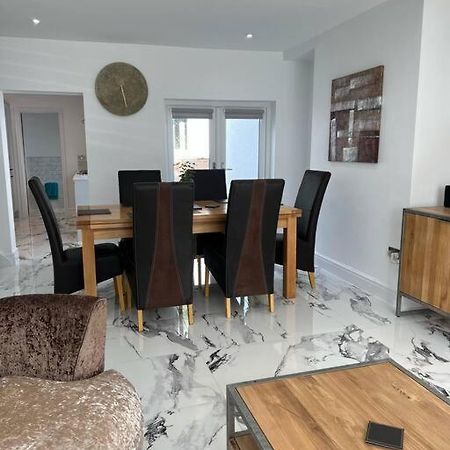 Clare Street - 3 Bedroom House With Private Parking Merthyr Tydfil Zewnętrze zdjęcie
