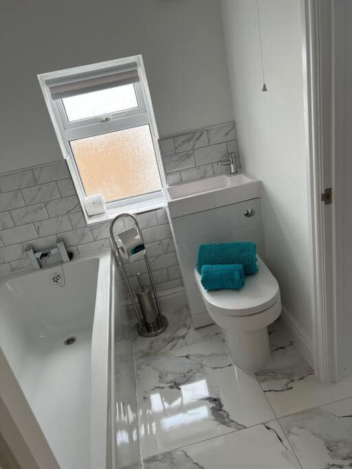 Clare Street - 3 Bedroom House With Private Parking Merthyr Tydfil Zewnętrze zdjęcie